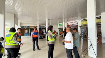 Satgas Preemtif Operasi Keselamatan Seulawah 2026 Edukasi Masyarakat Tertib Berlalu Lintas Melalui Pembagian Brosur