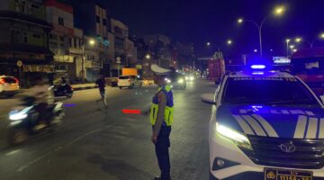 Satlantas Polres Pelabuhan Makassar Kawal Kelancaran Arus Lalu Lintas Malam
