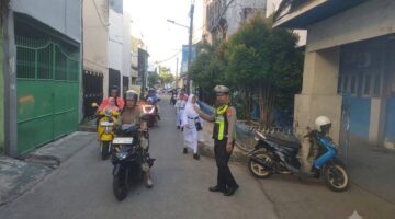 Polres Pelabuhan Makassar Kawal Aktivitas Sekolah, Hadirkan Semangat Polri Untuk Masyarakat