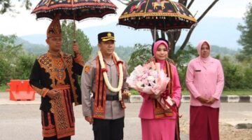Resmi Jabat Kapolres Gayo Lues, AKBP Cakra Donya Disambut Didong Alo dan Tari Ranup Lampuan